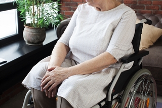 祖先牌位揭20年不倫戀！婆婆要求「未來要祭拜小叔」　臨終攤牌真相