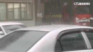 男釣魚遇溪水暴漲困沙洲　消防夜搜3小時救出