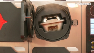 加盟展拚AI！　不輸總舖師　智能炒菜機2分鐘上桌