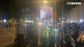 小草北所外集結　陳佩琪現身靜坐聲援柯文哲