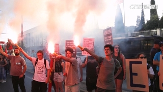 美駐希臘使館遭抗議　數百「共青團」反美炸伊