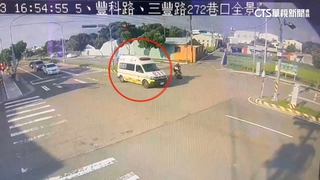 台中17歲高中生雙載　　路口撞鳴笛救護車3傷