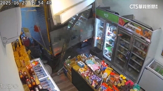 毒駕？小貨車連撞多車還肇逃　逆撞聯結車駕駛喪命