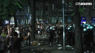 塞爾維亞首都萬人示威　要求提前國會大選