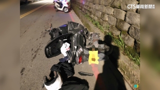 51歲男騎重機自撞護欄　斷掌送醫傷重不治