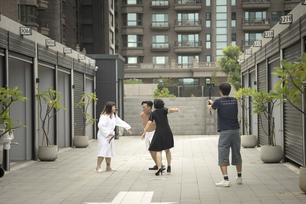 鍾欣凌直擊抓猴現場 元配追打渣男不手軟