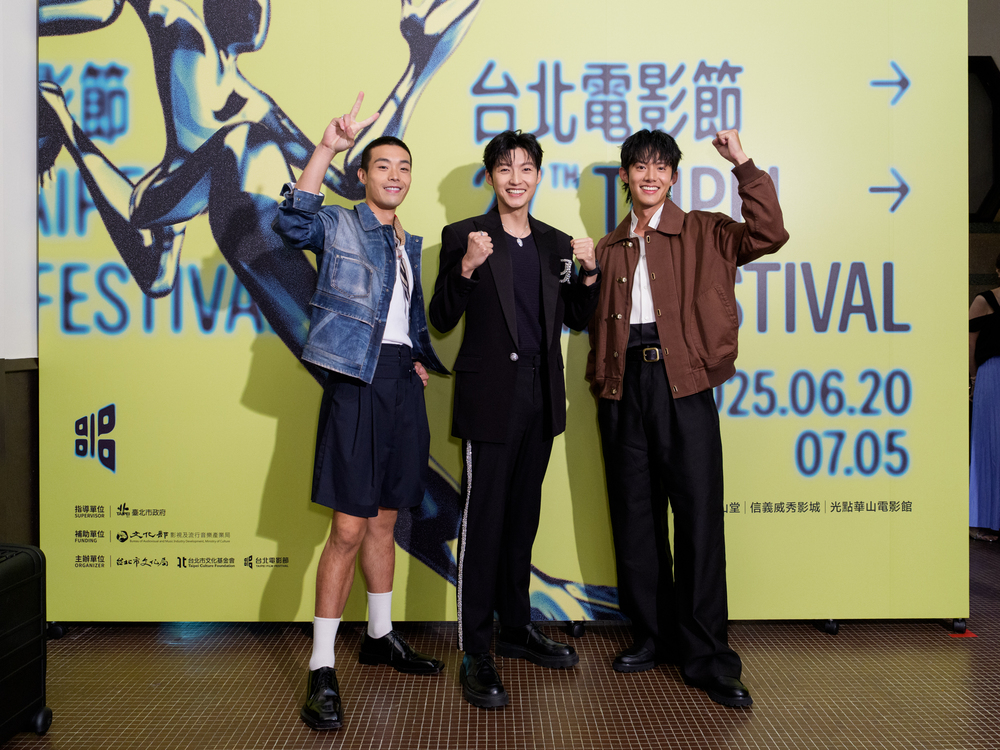 鮮肉主演們牧森、劉育仁、余杰恩在電影中演出精彩,導演不忘安排觀眾福利,不少裸半身訓練畫面。