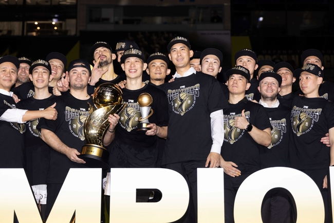 慶奪冠！新北國王明舉辦冠軍遊行　新北運動中心免費入場 | 華視新聞