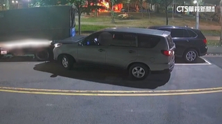 「換手開車」秒出包！　58歲無照女衝撞路旁車肇逃