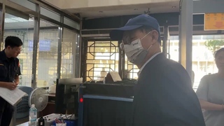 快訊》警方證實「彭振聲妻子墜樓亡」　彭振聲庭外崩潰