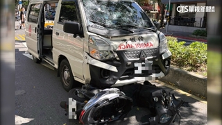 民間救護車紅燈鳴笛驚撞死騎士　駕駛竟無照