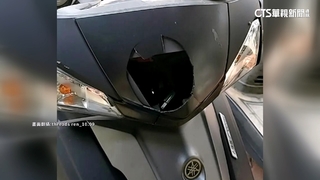 飛來橫禍「砸機車」　大學生：以為爆炸捧芒果報案