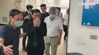 彭振聲現身殯儀館淚悼亡妻　陳佩琪南下高雄弔唁