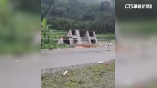 中國廣西暴雨　5層樓建築如積木倒塌滑入河中