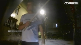 男無故持棍攔路.騎士難逃遭打　警：將依傷害罪送辦