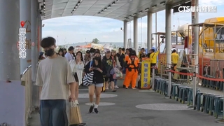 「丹娜絲」在家門口.東琉線明停駛　旅客急搭船返本島