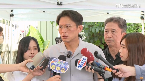 韓讚「人中呂布」暗諷「三姓家奴」? 黃國昌:綠委發言不值一評