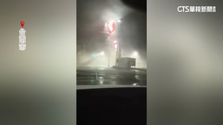 丹娜絲狂風暴雨！　賣場招牌「腰斬」爆炸竄火花