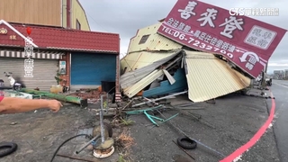 麻豆線香工廠鐵皮屋牆倒困車　老闆不在幸運躲劫