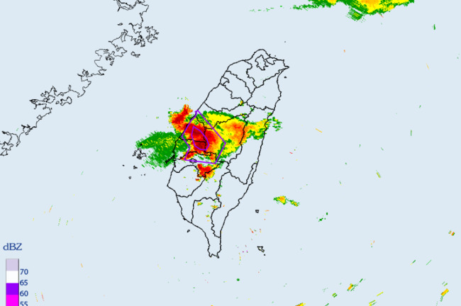 彰化豪大雨！各處傳淹水災情「馬路變小河」　縣長臉書被灌爆：咕嚕咕嚕 | 華視新聞