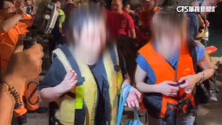 2女遊八斗子遇漲潮受困　消防出動救生艇成功救援