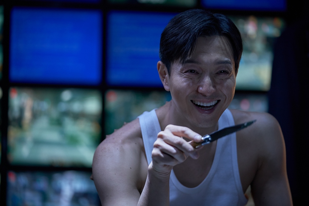 鄭星一在片中飾演雙面人議員「千仁浩」。圖 / 采昌國際多媒體 提供