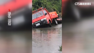 彰化鹿港3長者1移工受困　消防救援不慎車落水溝