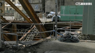 台中龍井工地旁民宅傾斜　急用7支大型鋼梁支撐