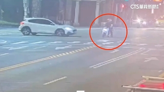 32歲警騎警車出勤遭撞噴飛　意識昏迷送醫搶救