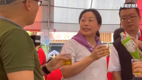 徐榛蔚活動致詞提「給傅崐萁掌聲」 遭挺罷民眾嗆聲