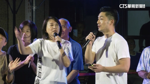 蔣萬安.韓國瑜反罷合唱民歌 黃捷隨罷團夜市掃街