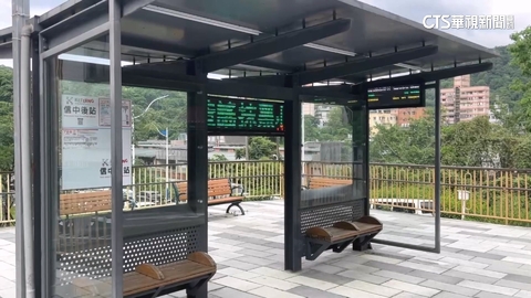 基隆站牌跑馬燈政治宣傳? 里長:多屬里民心聲.已撤下