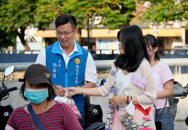 妻遭爆料婚內與前男友藕斷絲連　南投市長張嘉哲發聲明：百分之百相信妻子 | 華視新聞