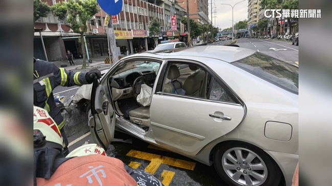 三峽車禍致3死12傷　78歲駕駛已死亡獲不起訴 | 華視新聞