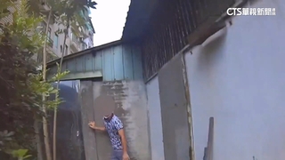 跑給警追上演躲貓貓！　失聯移工翻牆藏民宅「狼狽栽」