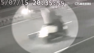 網紅「鳳梨」遭人尾隨連開12槍　警調監視器鎖定騎士