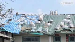 丹娜絲捲走屋頂　台南6旬男爬屋欲蓋帆布不慎摔落亡