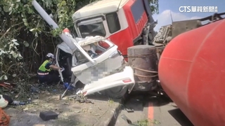 左轉車遭水泥車攔腰撞推行近10公尺！　副駕一度受困