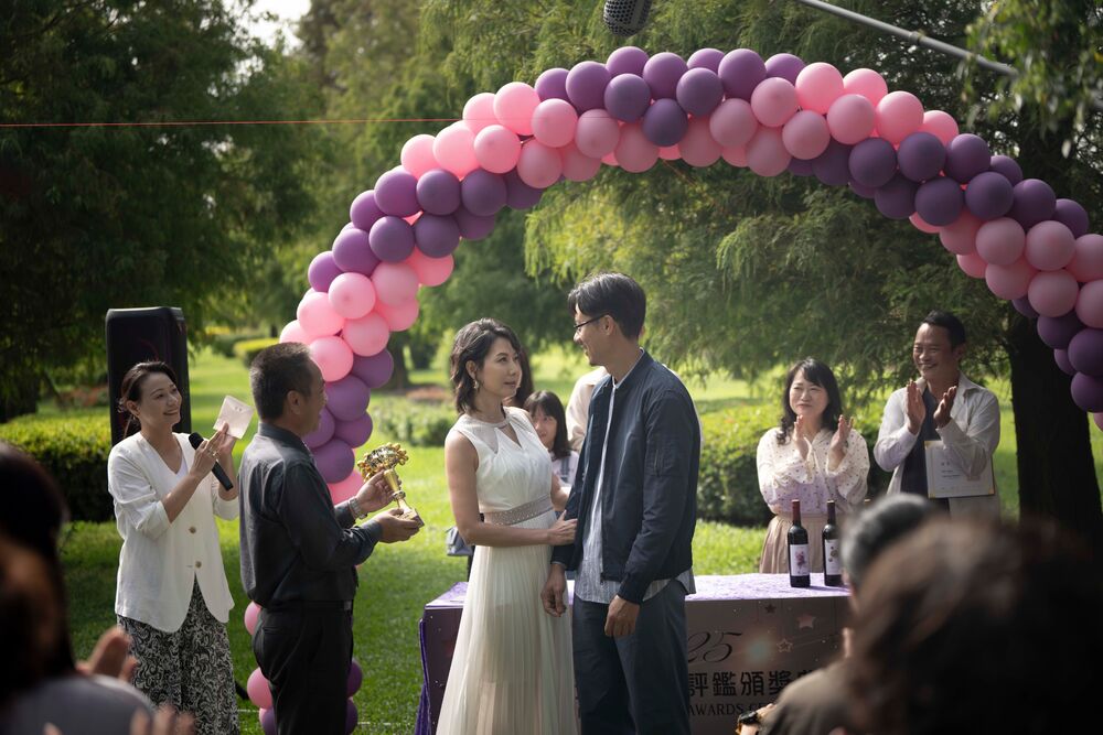 壞壞惹人愛！劉品言同學會狂酸孫淑媚創收視最高點 | 冠中(劉書宏飾演)幻想跟世美(丁寧飾演)一同領獎