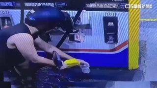 60萬重機慘遭火燒　男因眼紅同事升店長憤而縱火