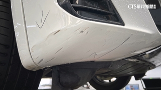 轎車國道被追撞「拖吊重摔受損」　車主怒求償