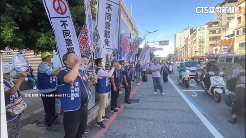 花蓮選情激烈! 罷團vs.反罷站同路口打「接力口號戰」