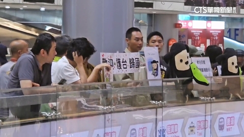 罷免接機團迎遊子歸國投票 反罷方改編歌曲批撕裂