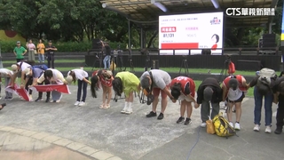 王鴻薇罷免失敗　"山除薇害"發言人阿美泛淚鞠躬