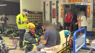 疑燒水不慎起火！　消防急疏散公寓23人.8住戶嗆傷送醫
