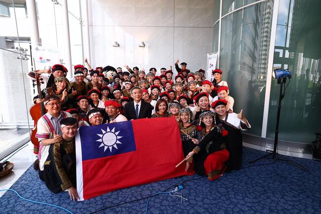 不畏中國賽前打壓！高雄「尼布恩合唱團」勇奪國際合唱大賽金牌 | 華視新聞