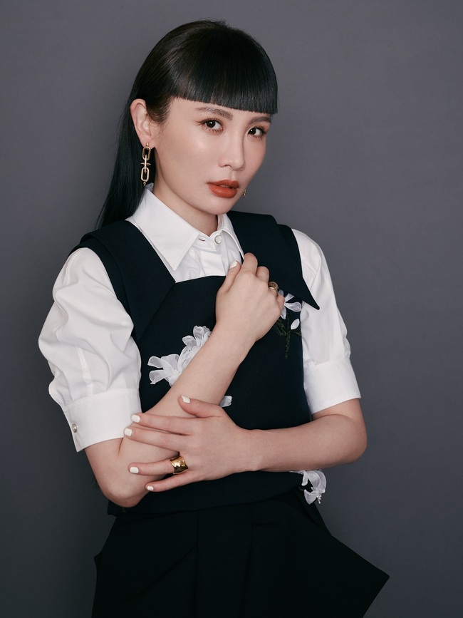 不認分手？魏如萱才認愛小21歲男友　若盈突發聲「和Ian目前處於感情冷靜期」 | 華視新聞