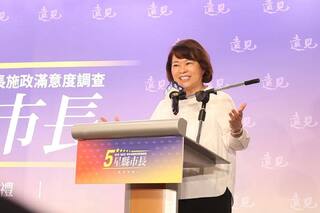 嘉市宣布正常上班課被酸「泳感市長」　今無風無雨 網狂讚「勇媽神決策」：選總統