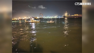 高雄港驚傳休旅車墜海　下落不明搜救中