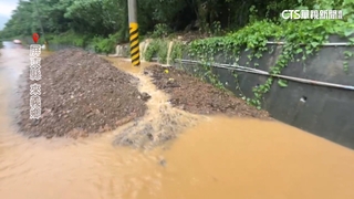 豪雨成災！屏東來義多處土石流　鄉公所急派機具清理